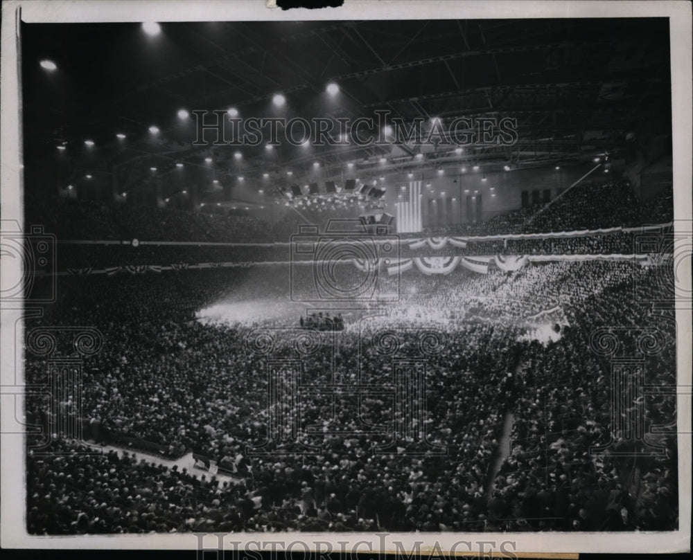 1944 Press Photo Thomas Dewey Republican Pres Candidate at Chicago Stadium