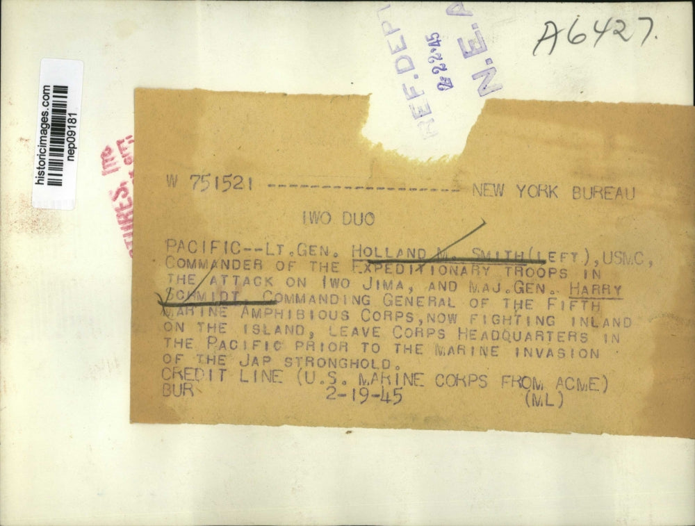 1945 Press Photo Two Generals leave Corps headquarters in the Pacific