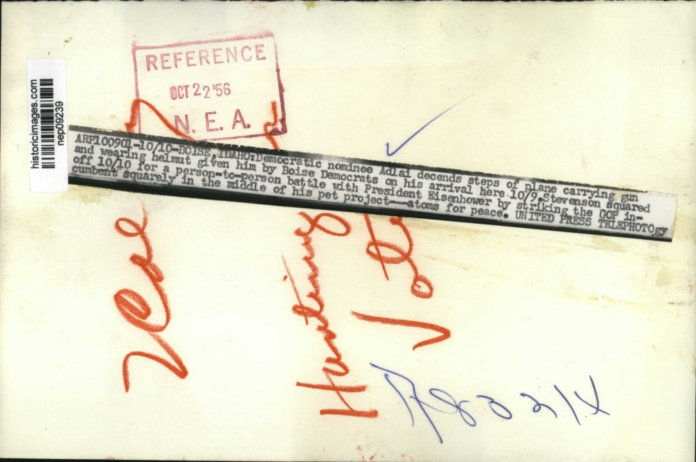 1956 Press Photo Adlai Stevenson w/ Gun Gifts from Boise, Idaho Democrats