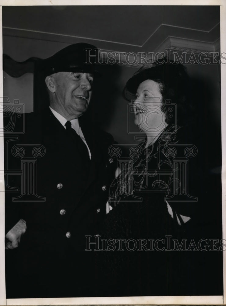 1945 Press Photo Merchant Seamen Arrive on Gripsholm - nep09286