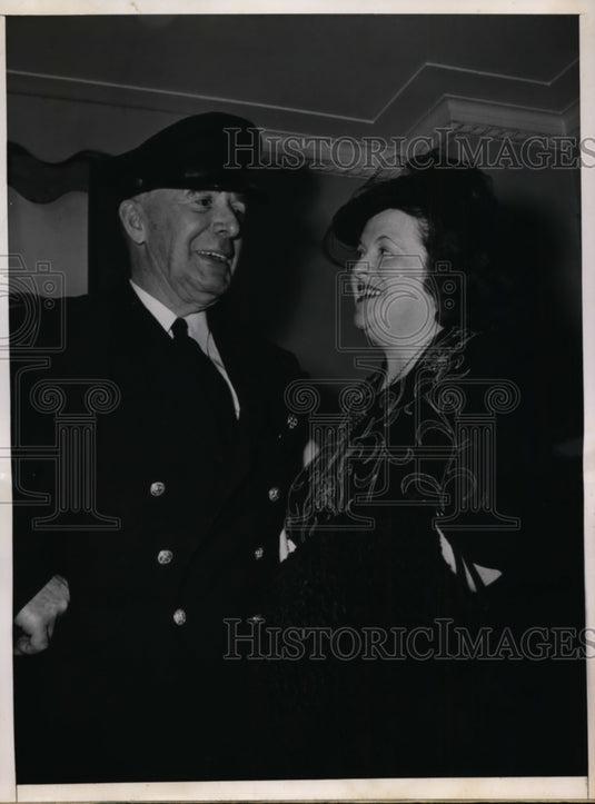 1945 Press Photo Merchant Seamen Arrive on Gripsholm - nep09286