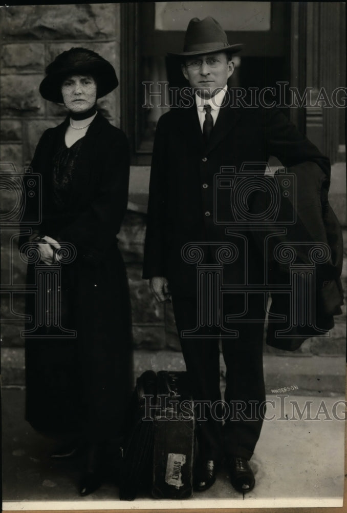 1923 Press Photo New US Sen for CO, Alva B.& Wife at Union Depot in Pueblo