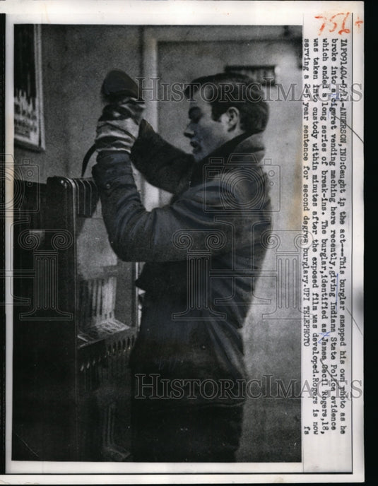 1959 Press Photo James Cecil, Brakes Vending Machine, Burglar, Anderson, IN
