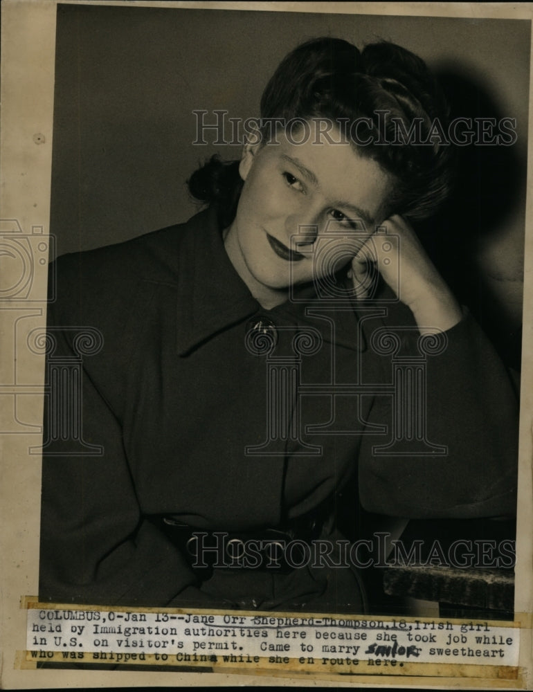 Load image into Gallery viewer, 1947 Press Photo Jane Shepherd-Thompson Detained for Working on Visitor Permit
