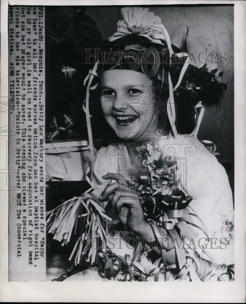 Load image into Gallery viewer, 1949 Press Photo Betty Lou Marbury Sends Happy New Years From Hospital Bed
