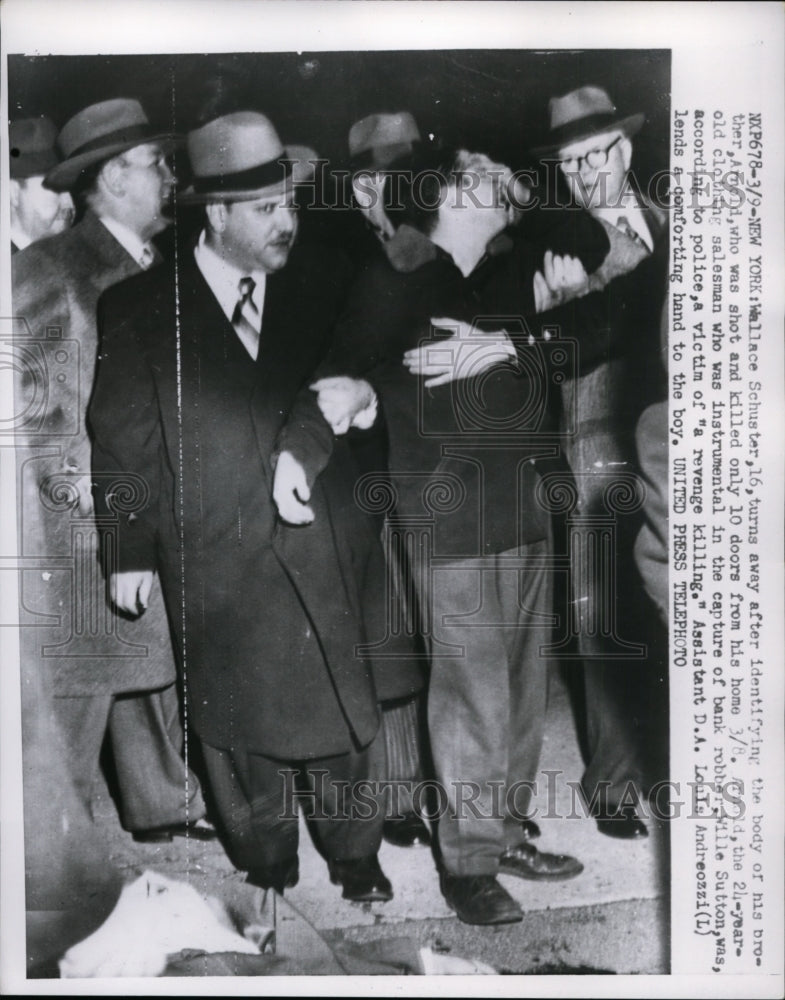 1952 Press Photo Wallace Schuster Identifies Body of Brother - nep09379