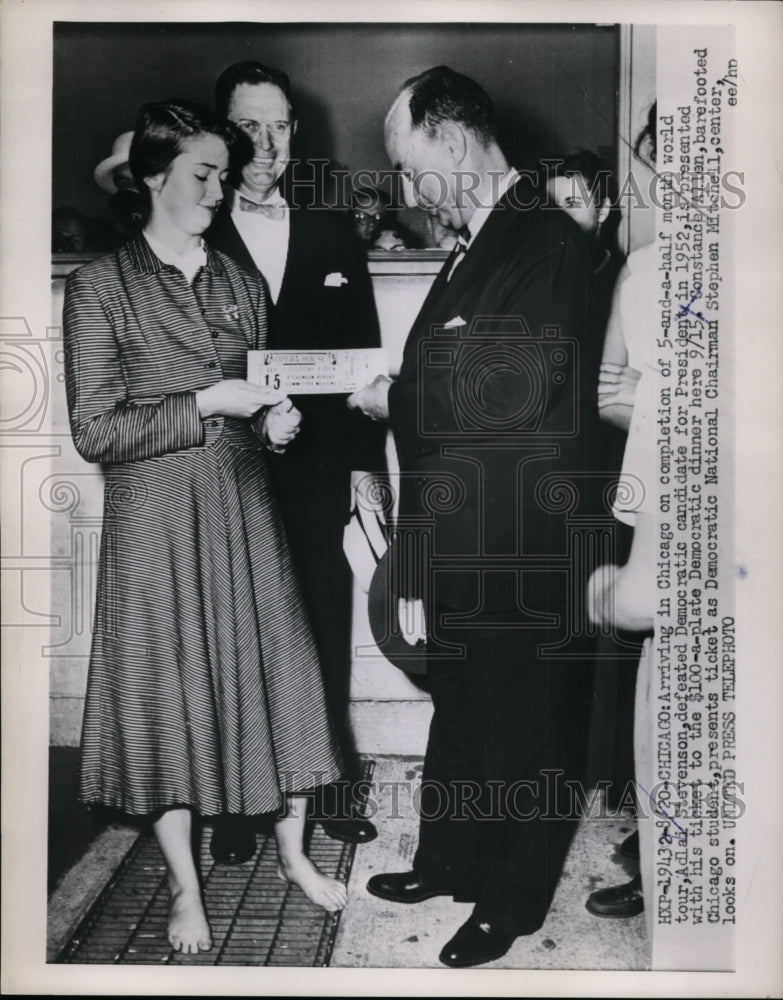 1953 Press Photo Adlai Stevenson Presented with Dem Dinner Fundraiser Ticket.