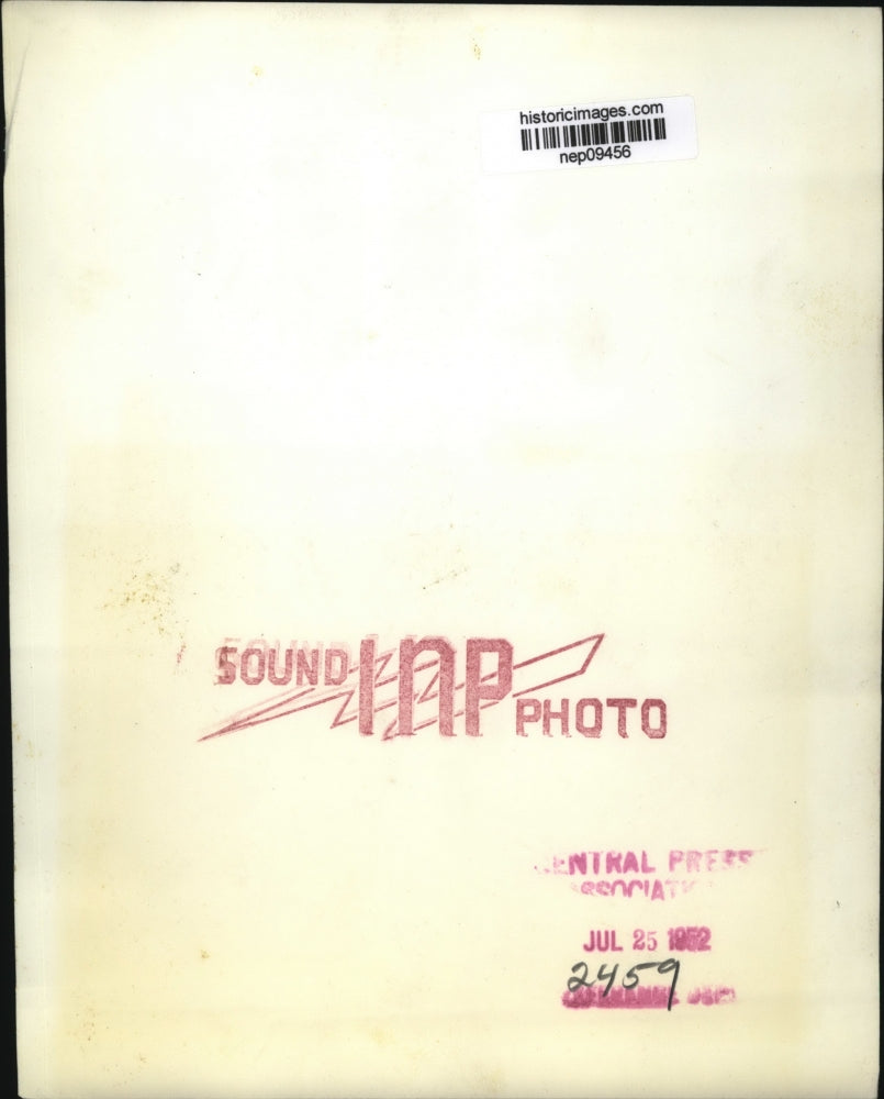 1952 Press Photo Illinois Governor Adlai Stevenson & bodyguards in Chicago