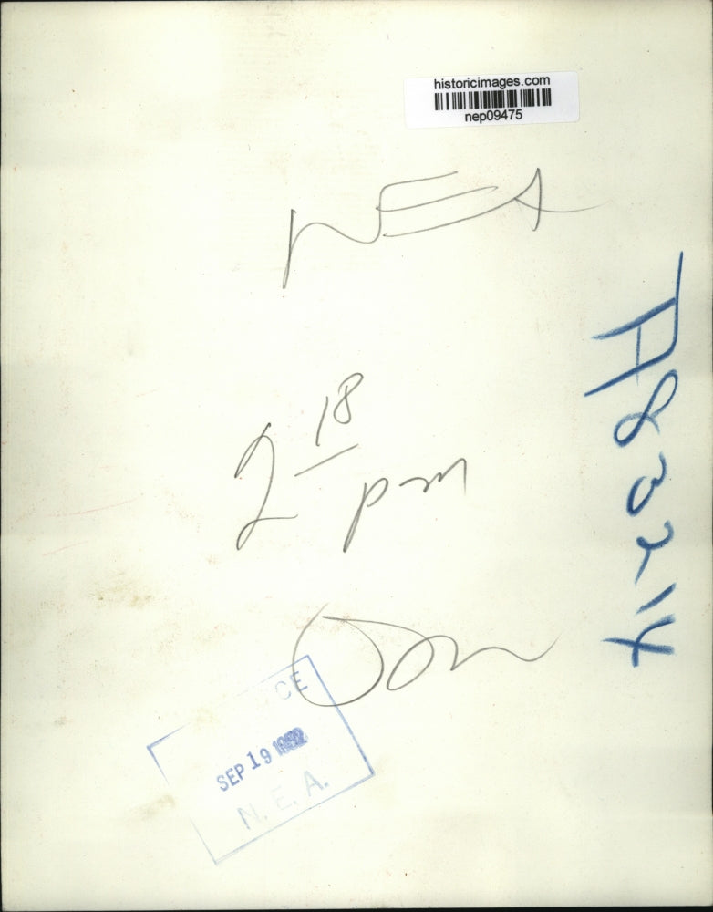 1952 Press Photo Gov Adlai Stevenson Signs Autograph for 9-Year-Old Tommy Wood