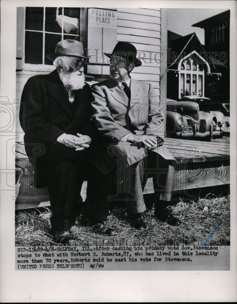 1952 Press Photo Adlai Stevenson Sits to Talk with Herbert S. Roberts
