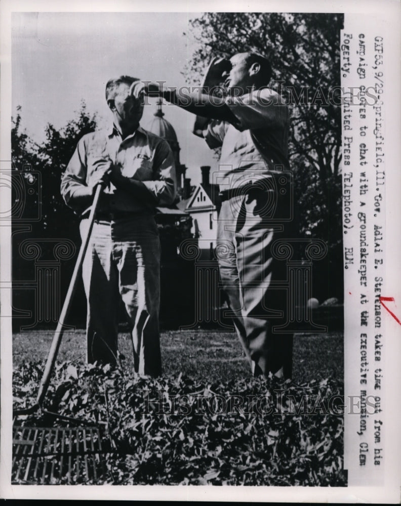 Load image into Gallery viewer, 1952 Press Photo Gov Adlai E Stevenson Chats with Groundskeeper at Exec Mansion
