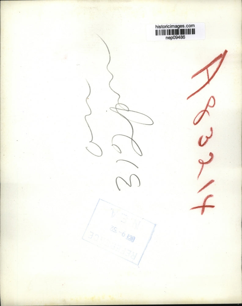 1952 Press Photo Gov Adlai E Stevenson Chats with Groundskeeper at Exec Mansion