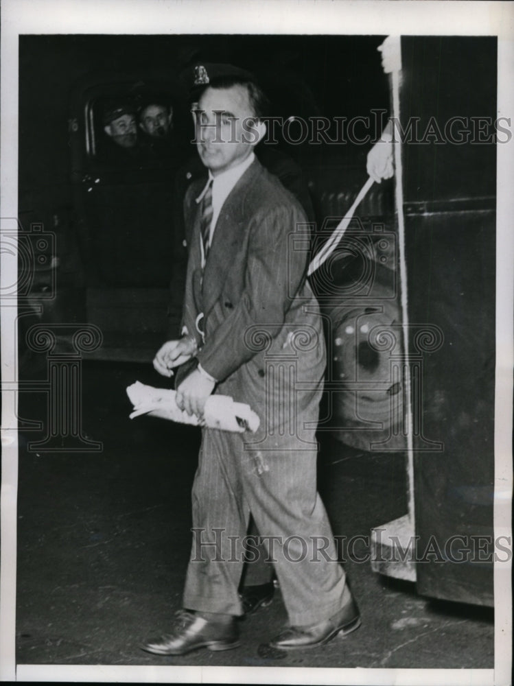 1945 Press Photo Ralph Skopp arrested in Boston for murder of B Petrusevicz