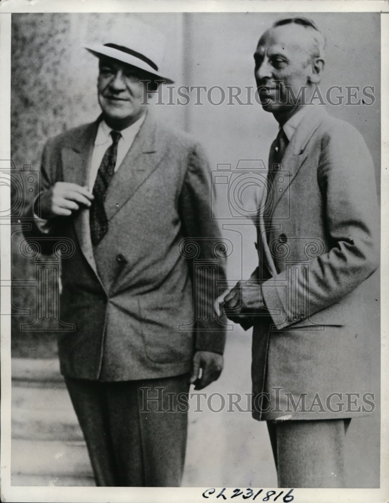 Load image into Gallery viewer, 1933 Press Photo Gen Hugh S Johnson &amp; Alfred P Sloan Discuss Nat'l Recovery Act
