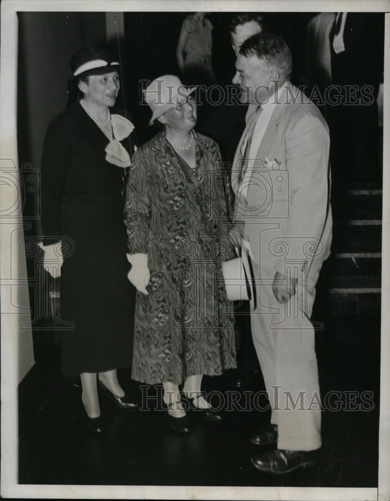 1933 Press Photo Secy of Labor Frances Perkins & Margaret Bondfield with Johnson