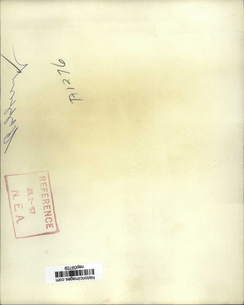 Load image into Gallery viewer, 1957 Press Photo Stolen Bonds Dug Up on Bal Harbour Oceanfront Property
