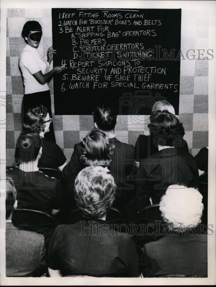 Load image into Gallery viewer, 1956 Press Photo Allentown PA Mrs Mary Draagoti professional shoplifter
