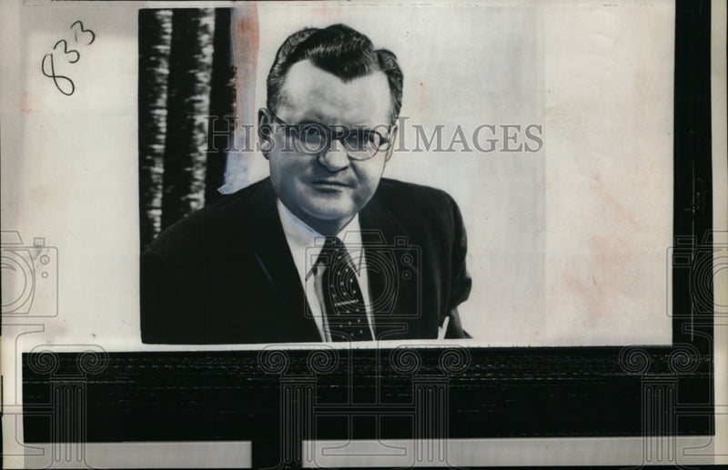 Load image into Gallery viewer, 1961 Press Photo Comptroller Gerald Phillippe Named President of Gen Electric Co

