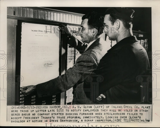 1949 Press Photo A.M. Glenn of Inland Steel Co. Plant Places Idling Notice