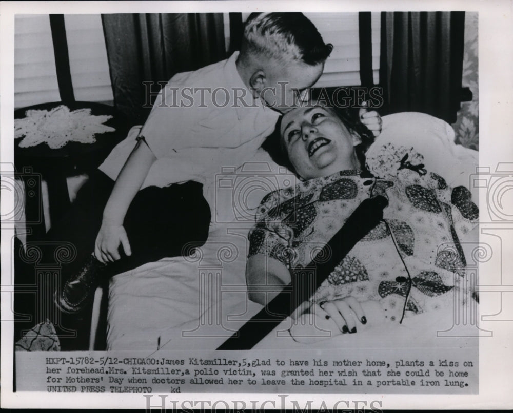 1959 Press Photo James Kitsmiller Glad to Have Polio-Stricken Mother Home