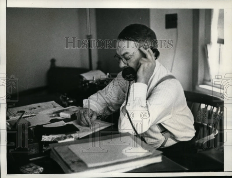 Load image into Gallery viewer, 1935 Press Photo Hugh Johnson Reporting on Sen Huey - nep09844

