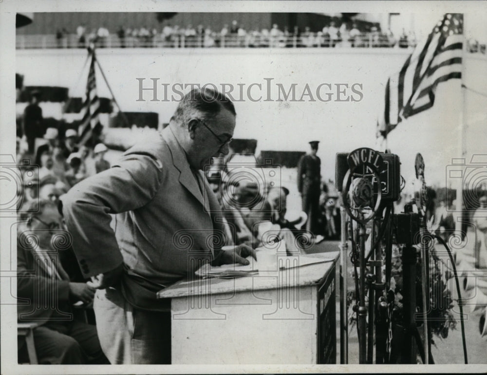 1933 Press Photo Gen Hugh S Johnson, NRA Chief, Addressing Hall of Science