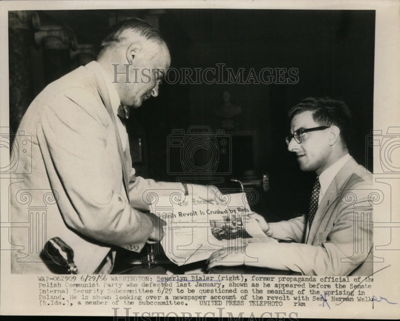 Load image into Gallery viewer, 1956 Press Photo Sewerlyn Bialer in Senate internal Security Subcommittee
