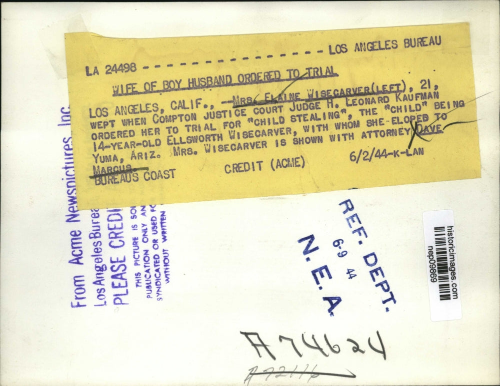 1944 Press Photo Mrs. Elaine Wisecarver Weeps, Ordered to Trial for Kidnapping