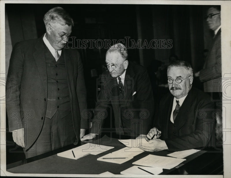 Load image into Gallery viewer, 1932 Press Photo Banking &amp; Currency Committee Meets - nep09889
