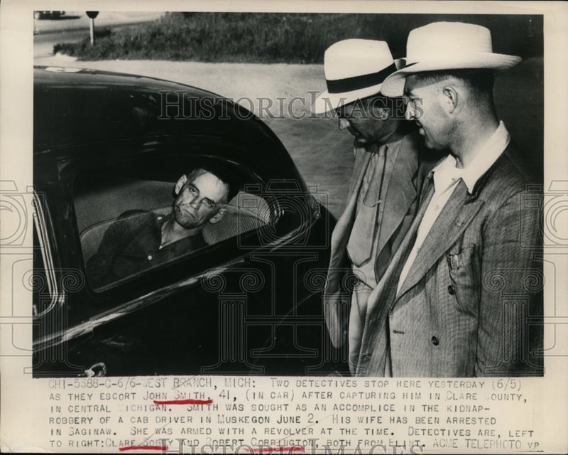 Load image into Gallery viewer, 1949 Press Photo John Smith Charged with Kidnapping &amp; Robbing Cab Driver
