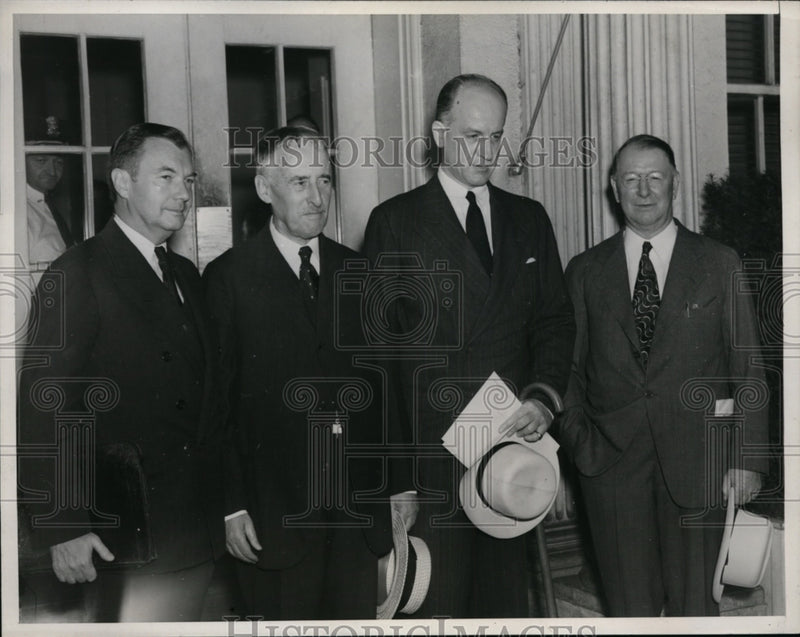 Load image into Gallery viewer, 1940 Press Photo US Government Military Officials at Roosevelt White House
