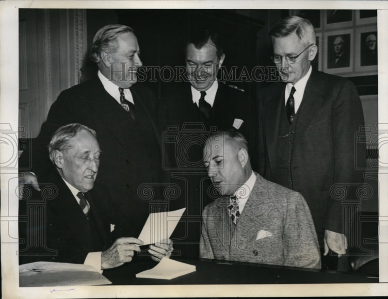 Load image into Gallery viewer, 1940 Press Photo Robert Jackson in Senate Judiciary Committee - nep09975

