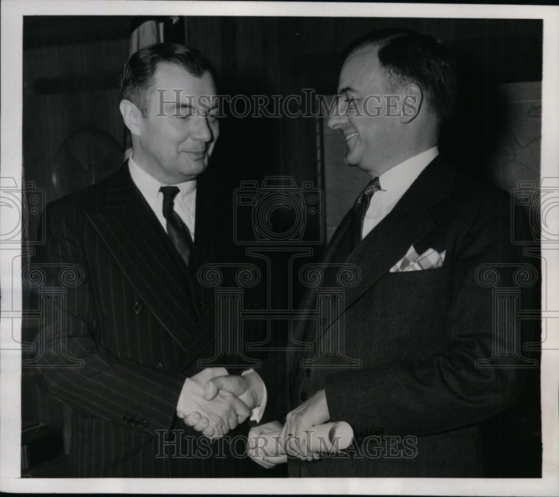 Load image into Gallery viewer, 1941 Press Photo Robert Jackson Congratulates Wendell Berge on Commission
