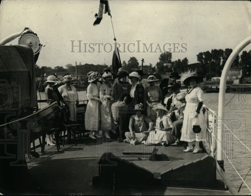 1922 Press Photo Group of Senators' Wives Aboard the Tech, Sen DuPont's Yacht