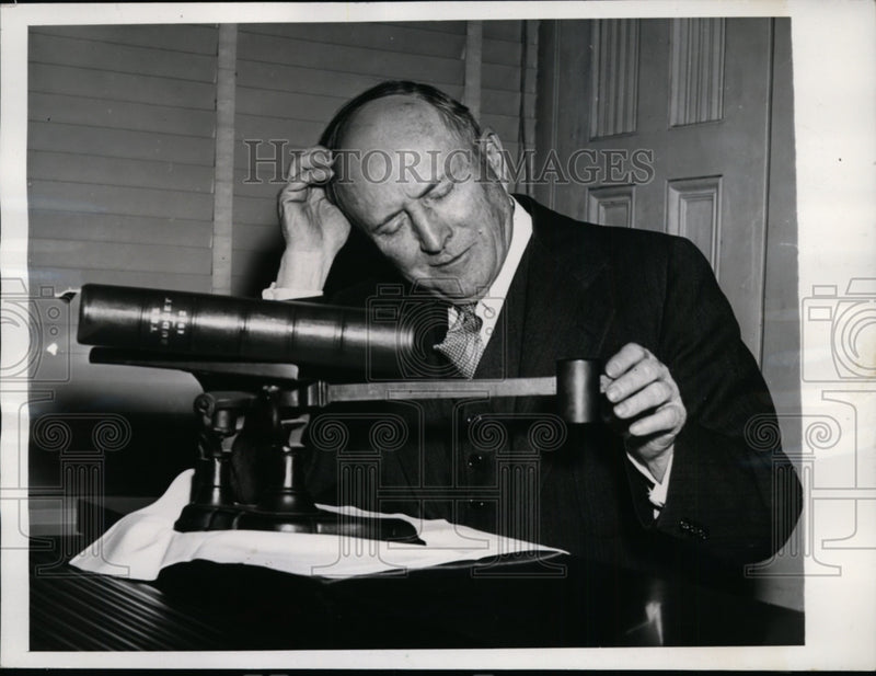 Load image into Gallery viewer, 1941 Press Photo Senator Alva Adams of Colorado Reads Roosevelt Budget
