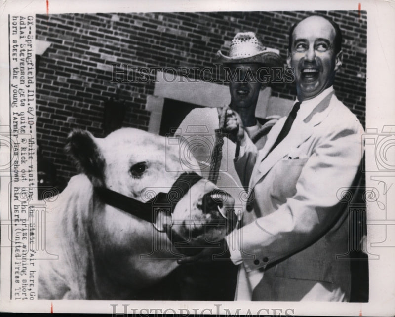 Load image into Gallery viewer, 1952 Press Photo Adlai Stevenson w/ Steer at Springfield, IL State Fair
