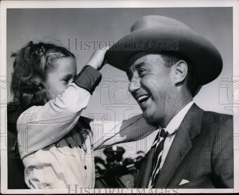Load image into Gallery viewer, 1952 Press Photo Gov Adlai Stevenson Gets 10-Gallon Hat from Julia Streifff
