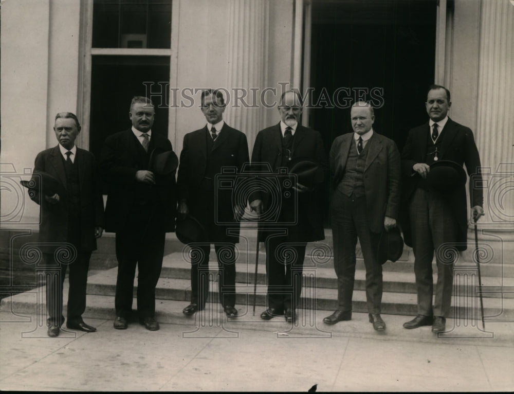 1921 Press Photo Senators Visit White House to Discuss Farm Loan Board