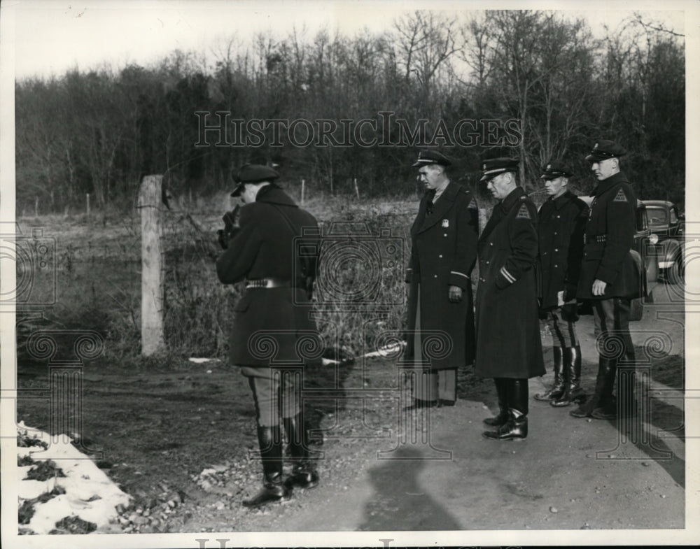 1938 Press Photo MD State Troopers Search for Clues in Abduction of Mary Brown