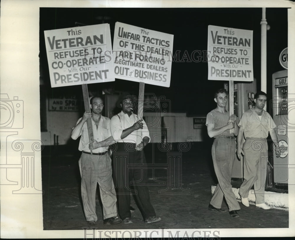 1941 Press Photo New York Pickets march in front of gas station - nera09527- Historic Images