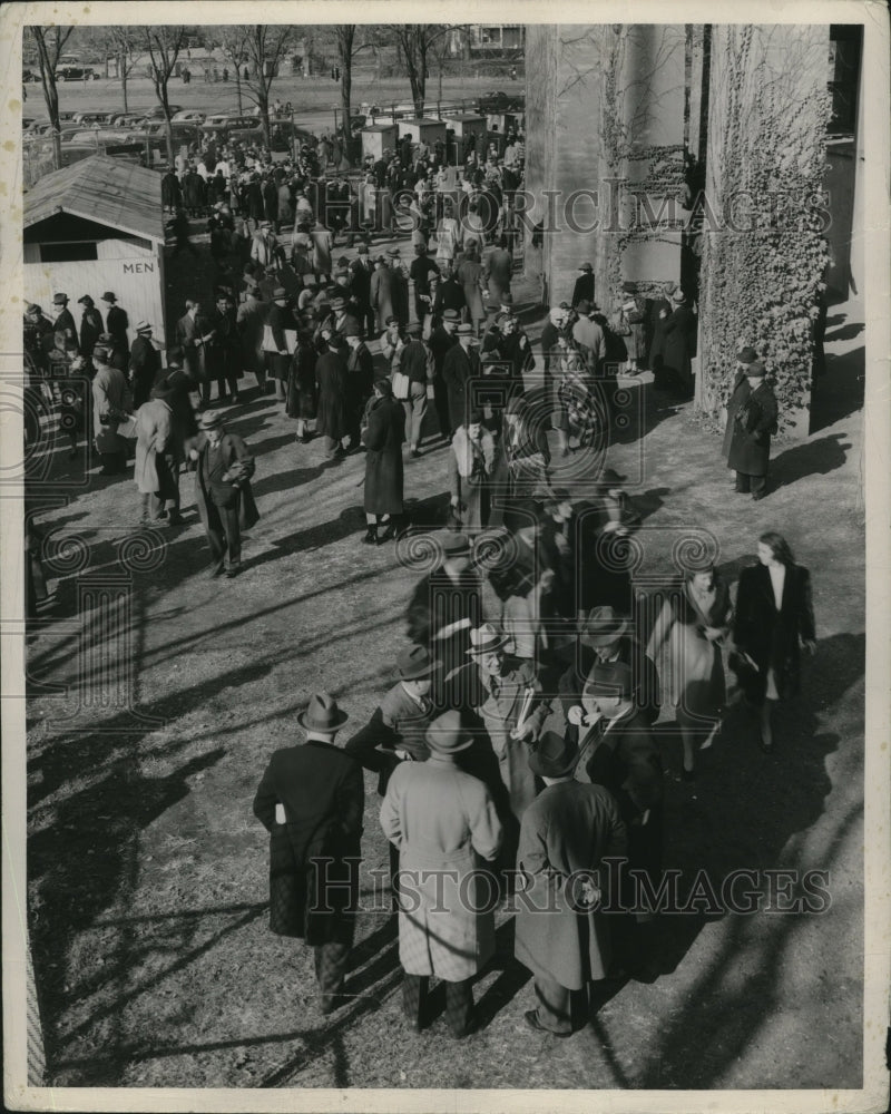 Press Photo New Jersey Crowd outside Palmer Stadium before start of game- Historic Images