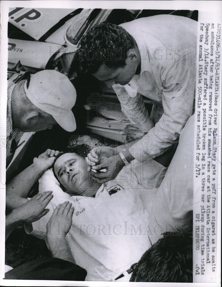 1963 Press Photo driver Nelson Stacy after 3 car pileup at Atlanta Speedway- Historic Images