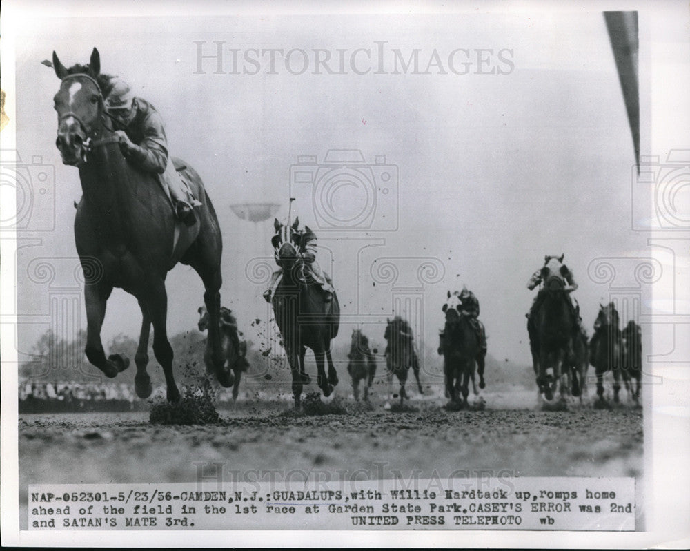 1956 Press Photo Guadalups &amp; Willie Hardtack ahead of the field, Camden NJ- Historic Images