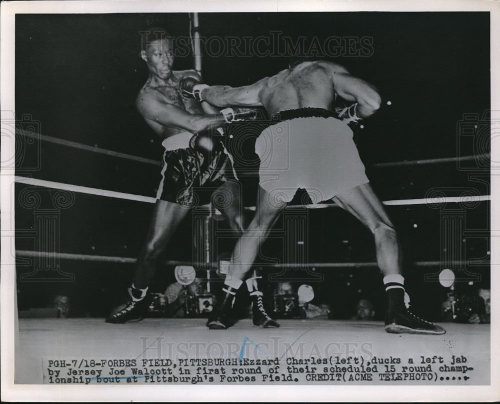 1953 Press Photo Ezzard Charles ducks left jab from Jersey Joe Walcott- Historic Images