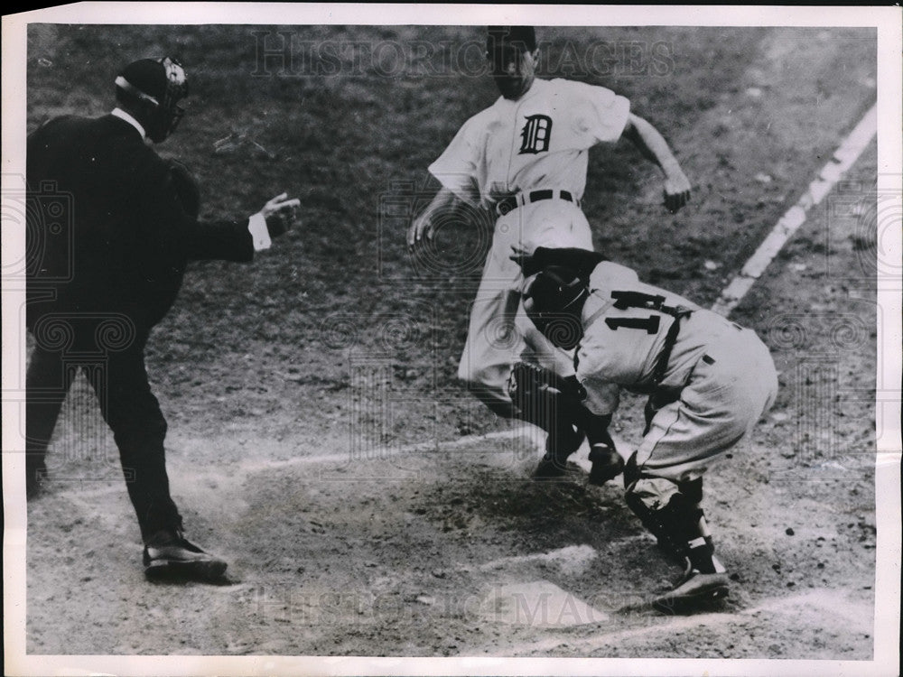 1952 Press Photo Tigers Steve Souchock out at home vs Browns&#39; Clint Courtney- Historic Images