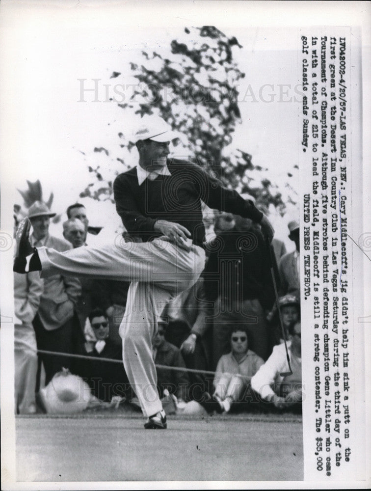 1957 Press Photo Cary Middlecoff fails to sink putt, Tournament of Champions- Historic Images