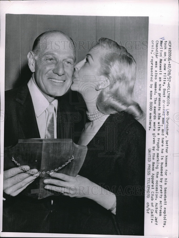 1957 Press Photo Leo Durocher wins Best Dressed Man, poses with Marilyn Maxwell