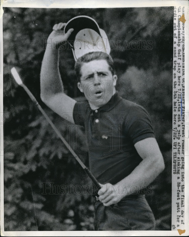 1965 Press Photo Gary Player after sinking a long putt in PGA tournament- Historic Images
