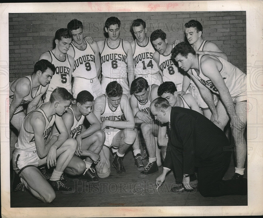 1946 Press Photo Duquense U basketball team for 1946-47 season - nes06081- Historic Images