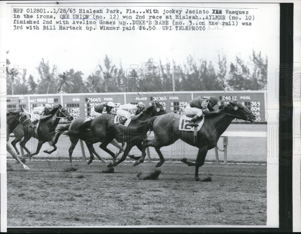 1963 Press Photo Jacinto Vasquez on One Union vs Aylmer, Duke&#39;s Babe at Hialeah- Historic Images